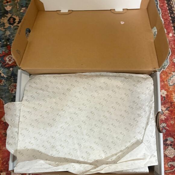 Jordan 1 - Retro High (GS) - Youth size 6.5Y - Picture 11 of 12